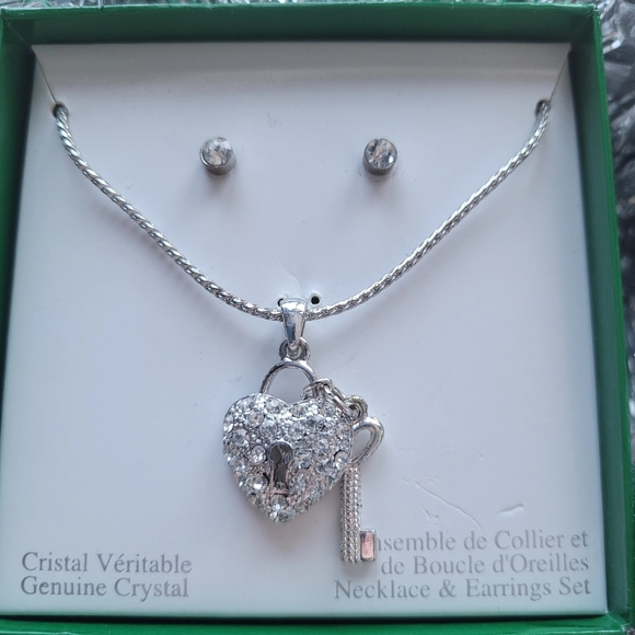 ๐๐ Vintage Key to Her Heart Silver Charm Pendant & Stud Earrings Set - Picture 10 of 10